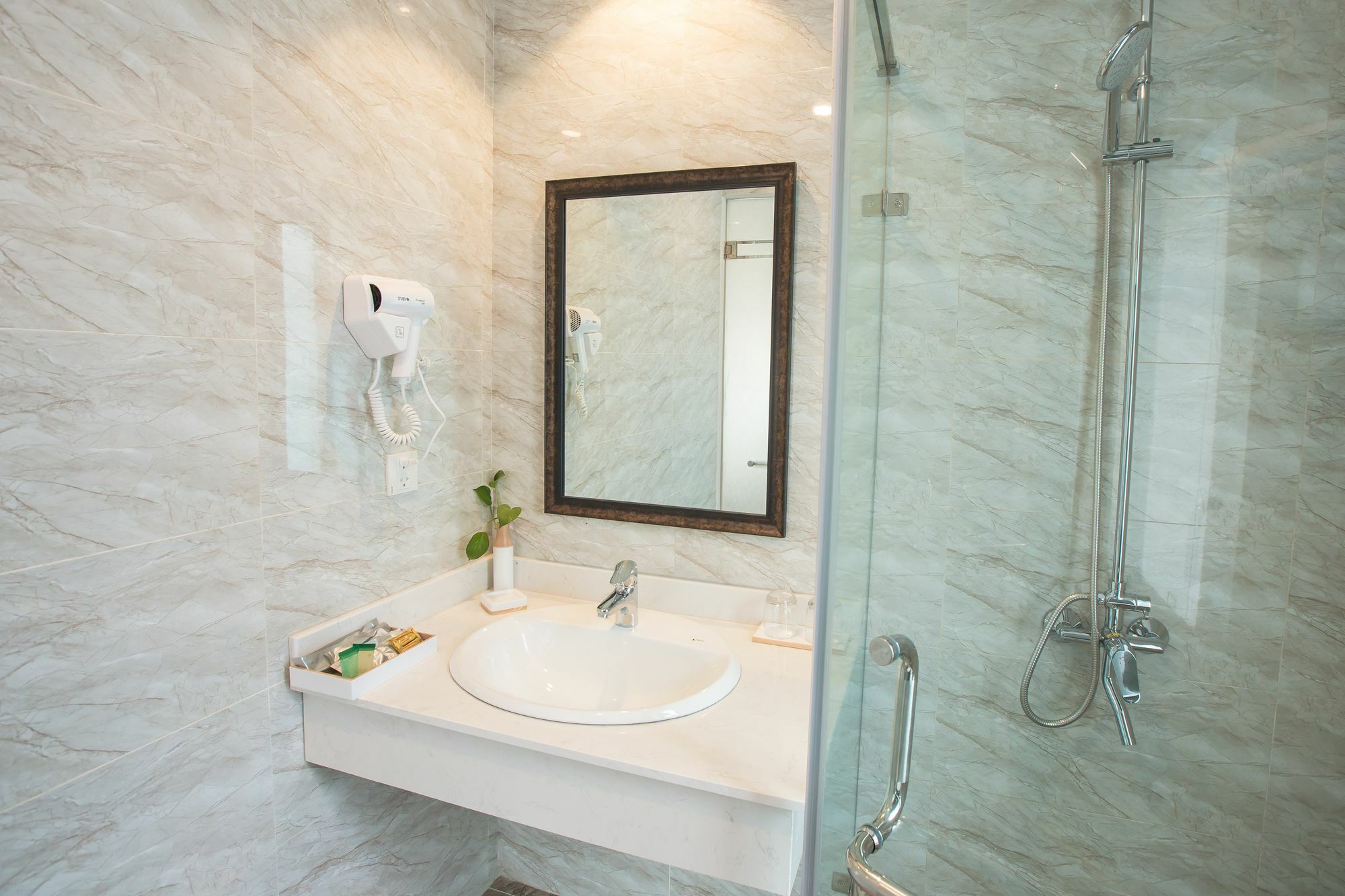 Dinh Elegant Hanoi Hotel Luaran gambar